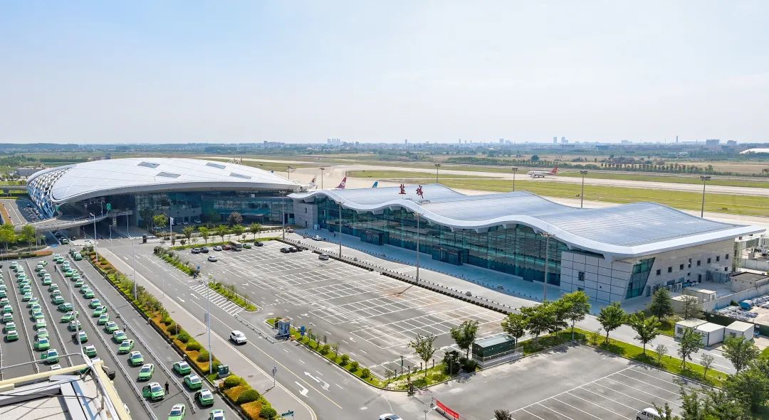 盐城南洋国际机场航站区（左T2右T1）改造后