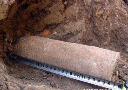 泥质红陶篮纹筒瓦残片