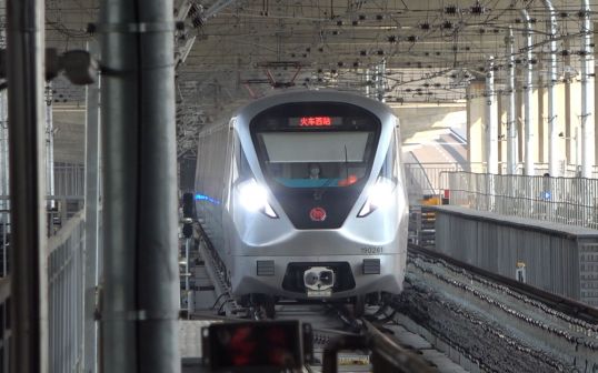 杭州地铁19号线“踏浪飞渡”钱塘江