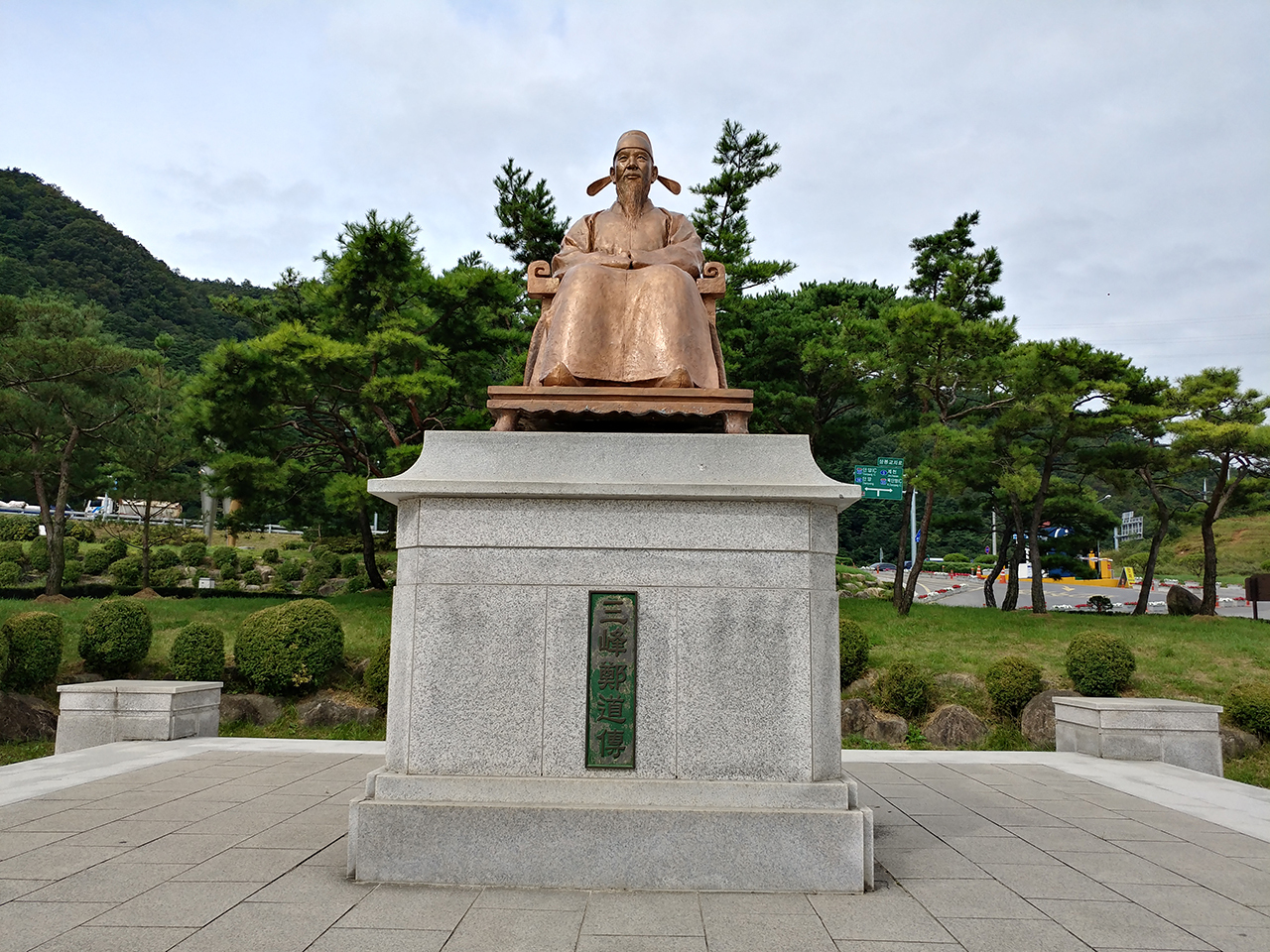 郑道传铜像 