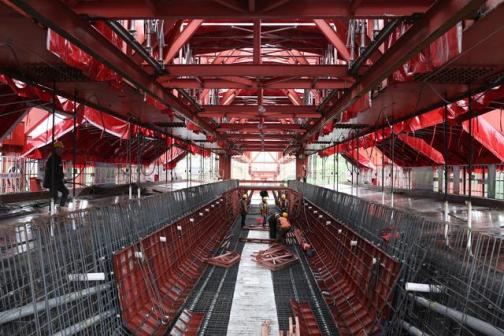 2024年6月3日西成铁路甘肃段白龙江大桥上施工作业