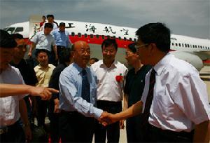 嘉峪关航线首航成功