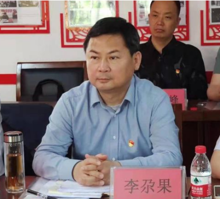 李尕果
