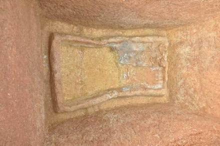 马鞍岭墓地M5墓室场景