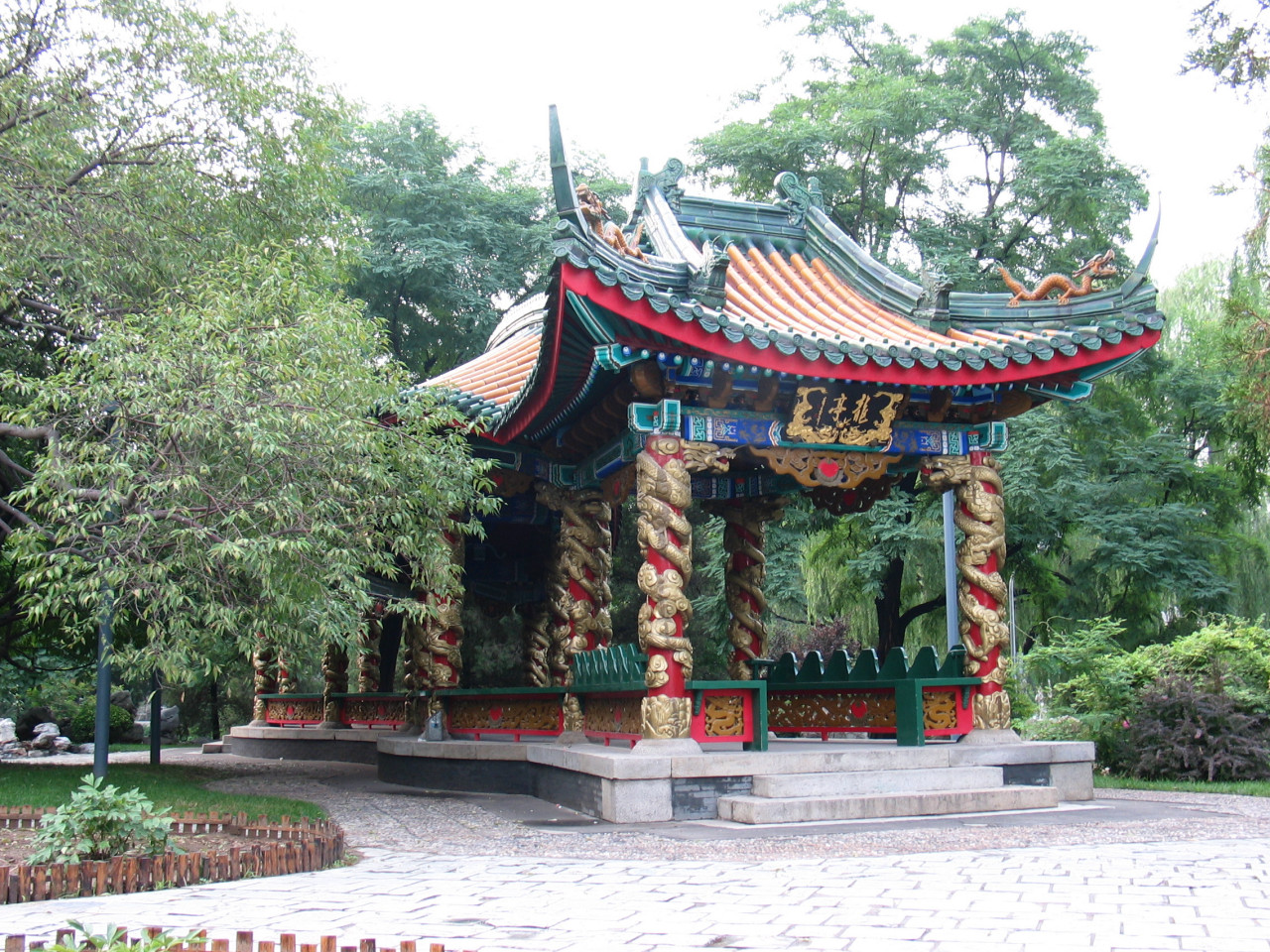 龙潭公园内龙亭