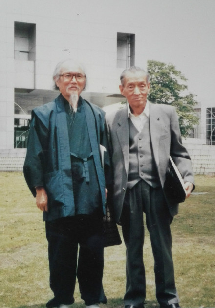 出访日本与金泽子卿先生在一起
