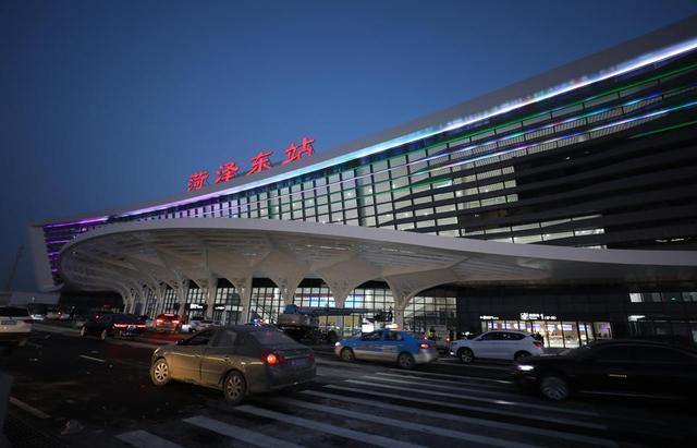 菏泽东站夜景