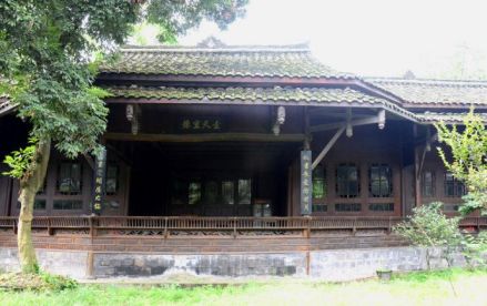 中院的戏台