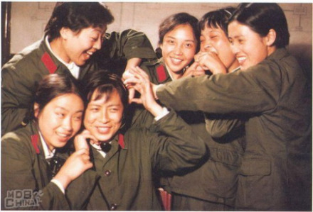 干杯，女兵们