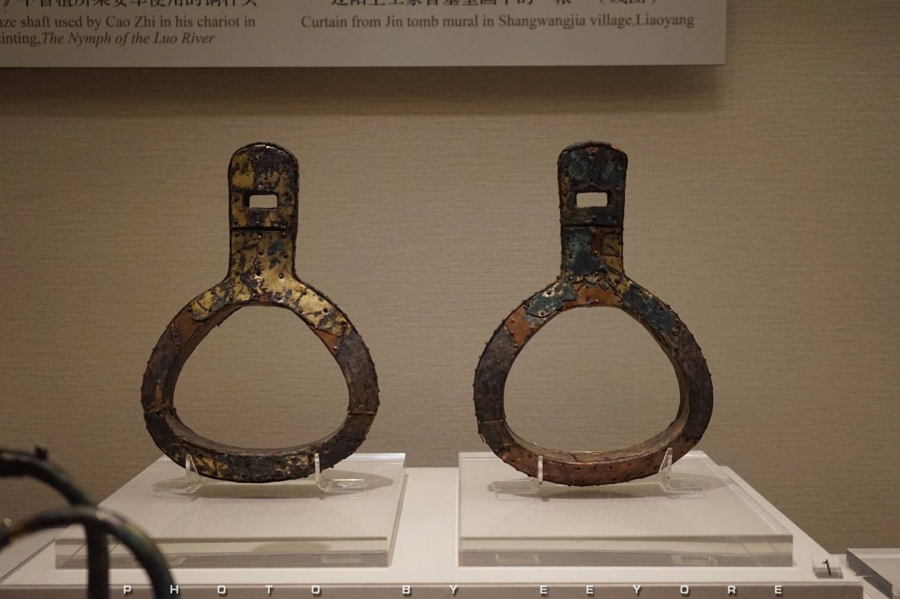 冯素弗墓鎏金双马镫