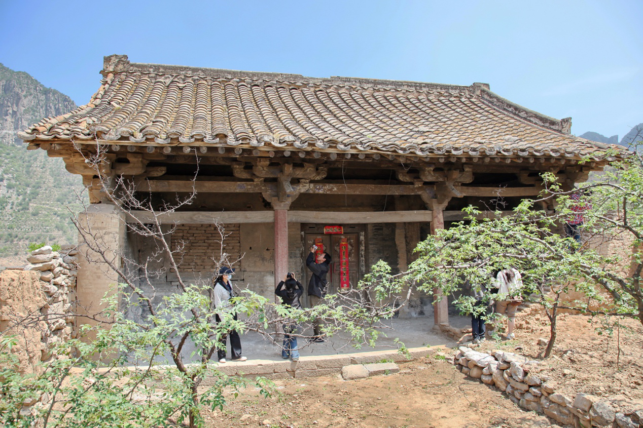 回龙寺大殿，北大古建团队2001年踏查中发现 