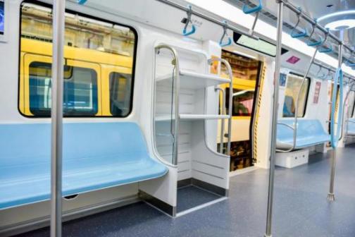 杭州地铁19号线列车内特置行李架