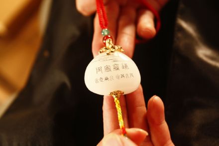 通灵宝玉正面（2010新红楼梦剧照）