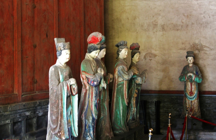 圣母殿雕塑（侍女像）