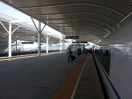 CRH380BL列车停靠余姚北站