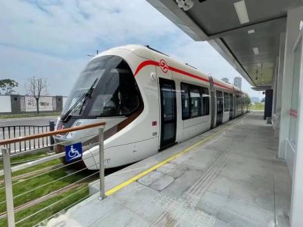 嘉兴有轨电车T1线列车