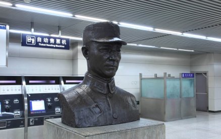 《张自忠胸像》