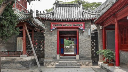前院侧便门