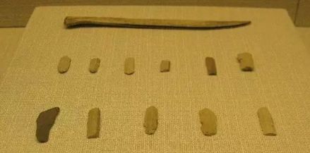 富河沟门遗址 骨刀及石叶