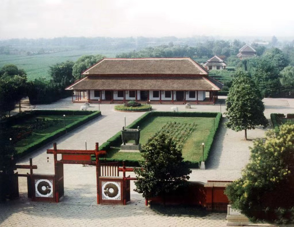 1987年9月建成开放的安阳殷墟博物苑