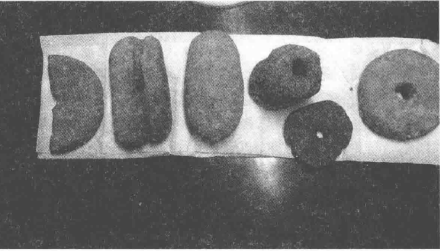 团山遗址发现的各种纱轮、网坠等