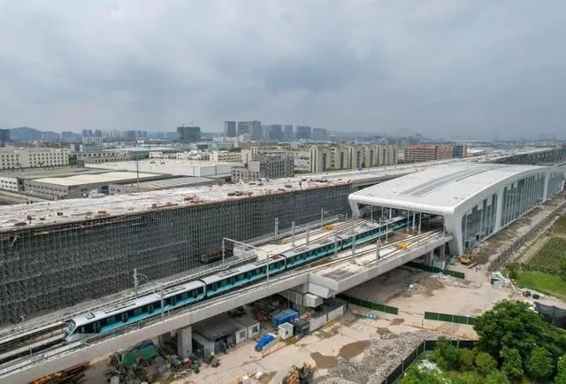 带越行线的知行路站