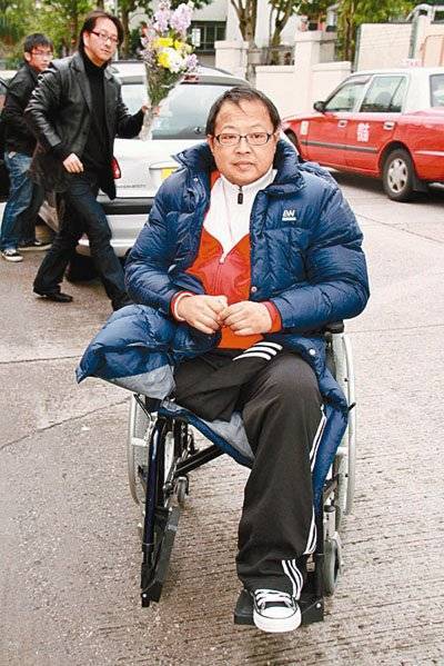 截肢后的罗君左