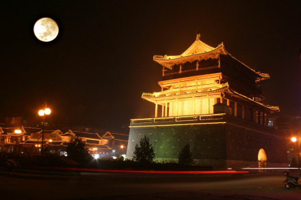 夜幕下的邢台清风楼