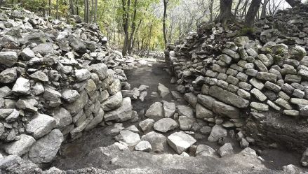 霸王朝山城遗址