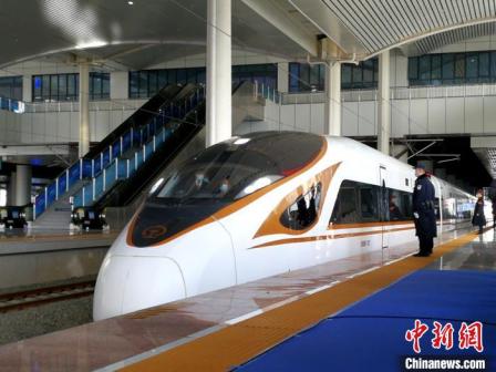 2021年2月8日,G8305次首发列车驶出徐州东站