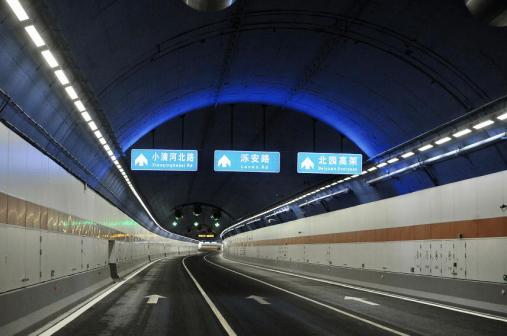 济南黄河济泺路隧道内部图