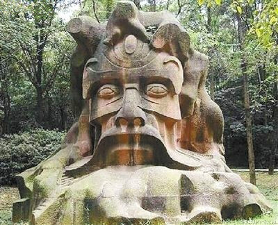 熊绎的祖父鬻熊雕像 