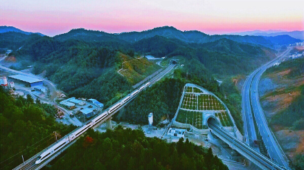 衢九铁路穿越赣北山区