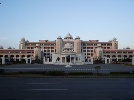 真纳大学