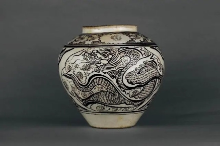 白地黑花罐（宋代） 
