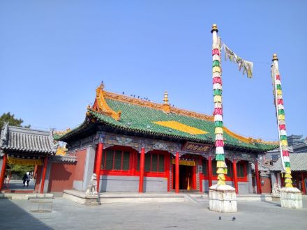 过殿“阴山古刹”牌匾