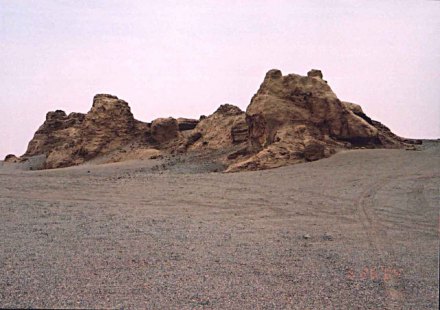 米兰古城遗址中的古戍堡