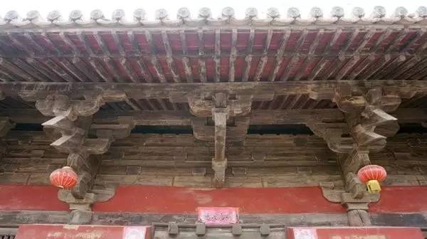 崇明寺中殿超长外檐