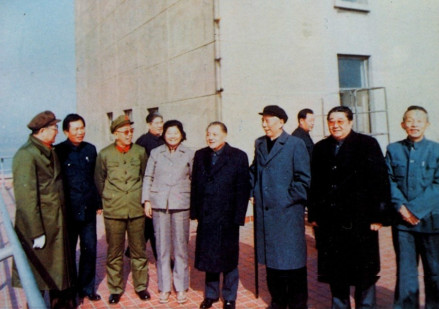 邓小平同志视察南京长江大桥