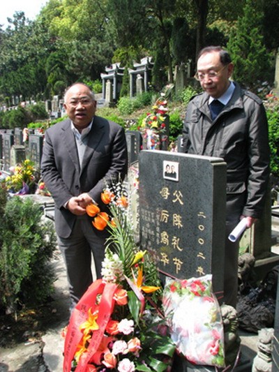 张德江等领导在厉矞华同志墓地吊唁