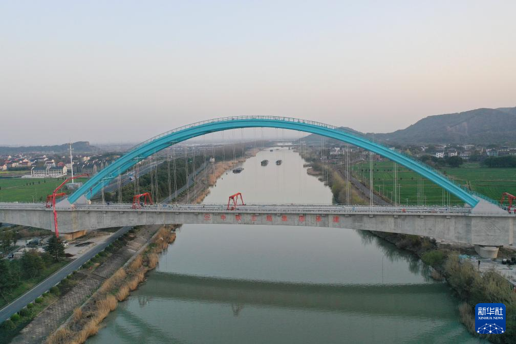 2024年3月20日拍摄的沪苏湖铁路东苕溪特大桥 