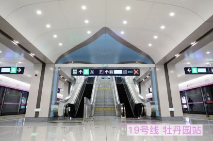 北京地铁19号线牡丹园站站台