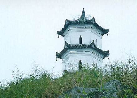 魁山·飞雄塔