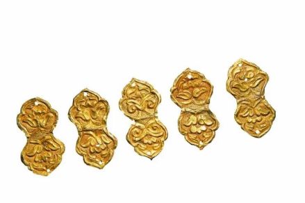 伏俟城遗址出土的马鞍饰品