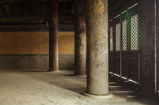 隆恩殿内部包金柱