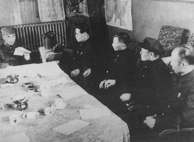 中共中央东北局召开会议