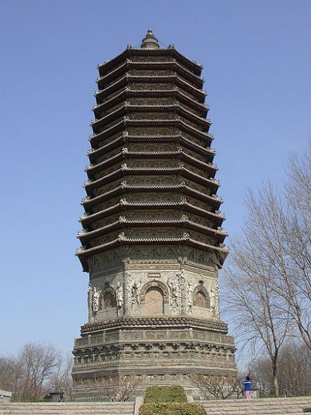 慈寿寺塔，建于明万历四年，即1576年