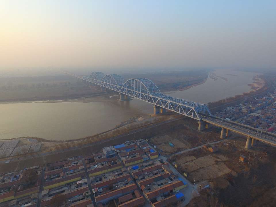 石济高铁济南西联络线，京沪高铁济南黄河大桥