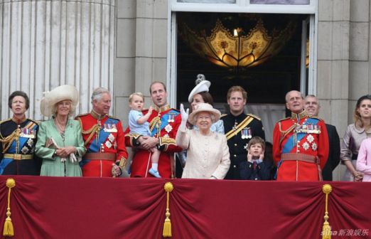 英女王90大寿四世同堂 英女王90大寿四世同堂