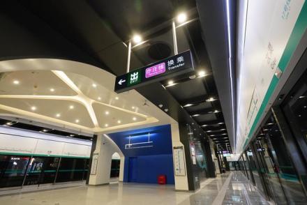 次渠站17号线站台